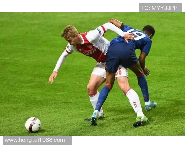 德利赫特：从足球新星到世界顶级后卫的辉煌之路