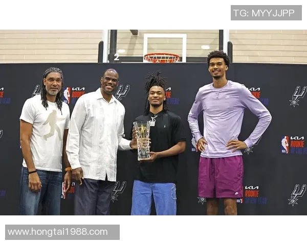 身高198厘米的足球明星如何在绿茵场上展现超凡实力与魅力