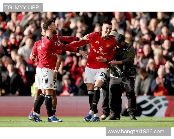 拜仁慕尼黑元老队与曼联元老队的经典对决重燃足球激情