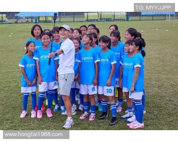 中国足球明星妻子们的美丽瞬间与生活点滴分享